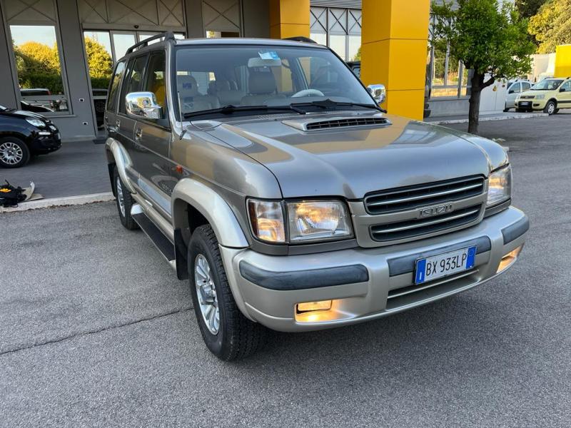 Isuzu Trooper 1