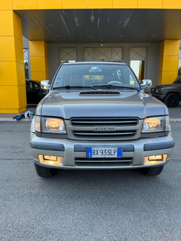 Isuzu Trooper 2