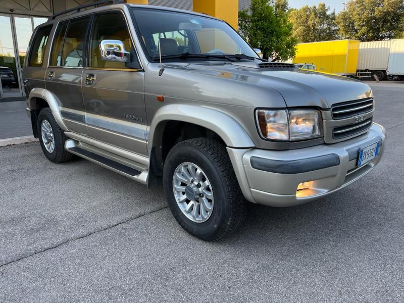 Isuzu Trooper 4