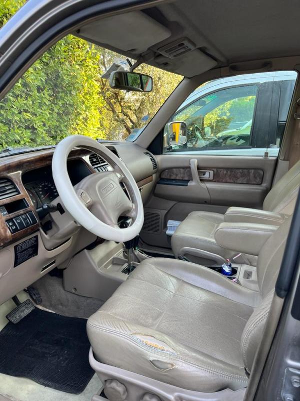 Isuzu Trooper 11